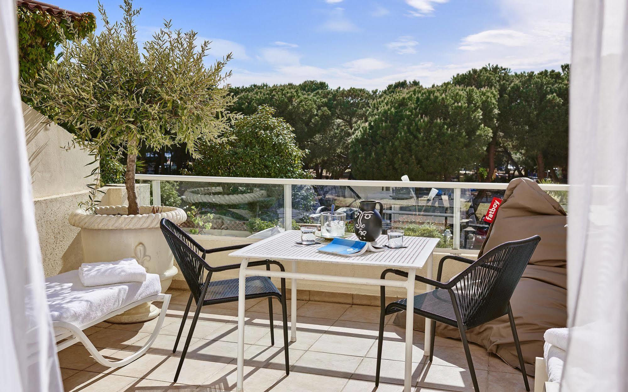 Hôtel Juana Bagian luar foto